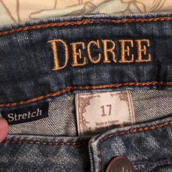 Decree light wash jean shorts - Picture 3 of 3